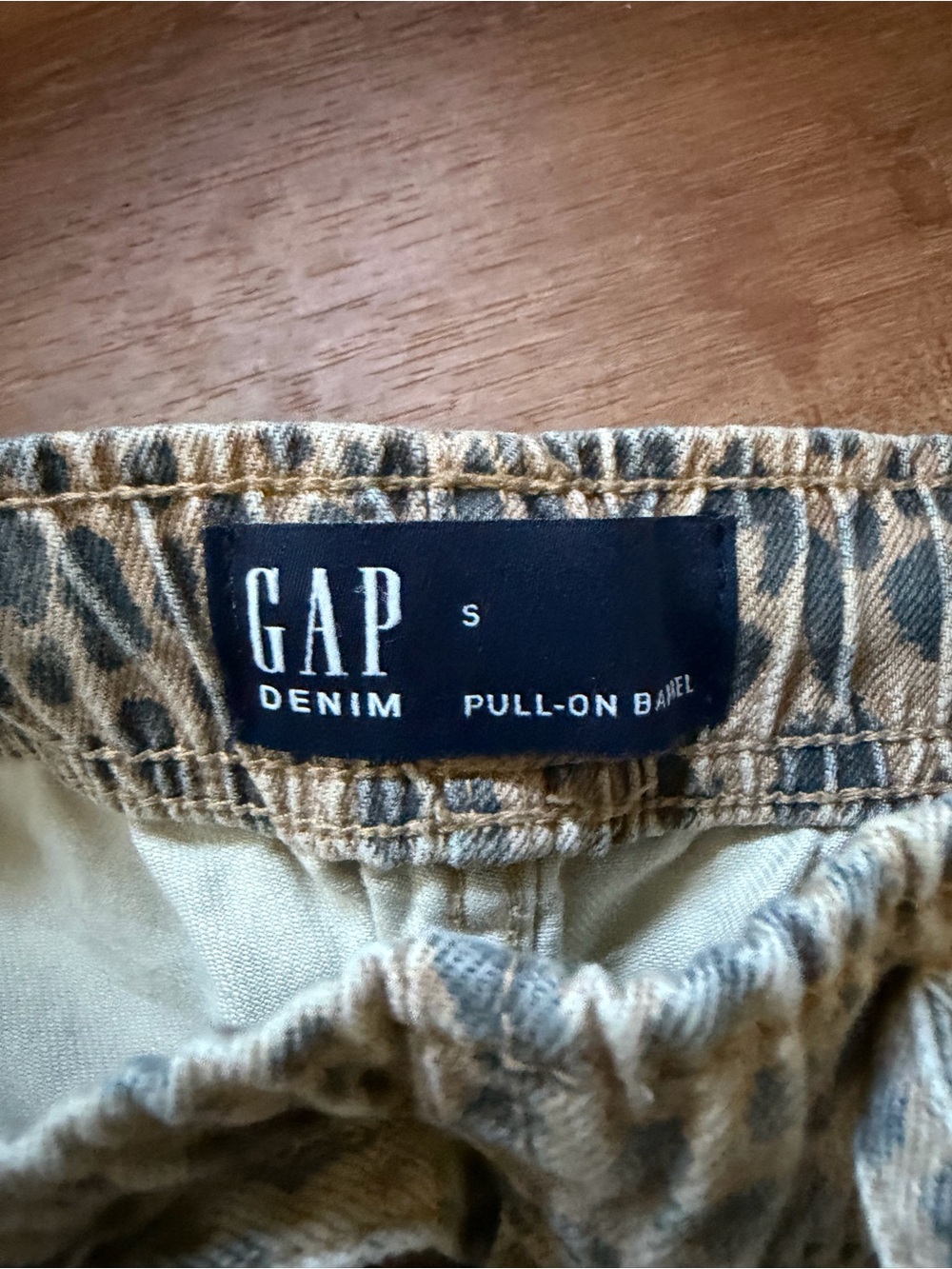 GAP Pull On Barrel Jeans Women’s Leopard Print Excellent Condition Like New! - Picture 3 of 4